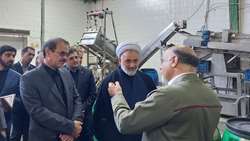 رئیس سازمان بازرسی کل کشور از یک کارخانه در شهرک صنعتی توس بازدید کرد/ گفت‌وگو با کارگران کارخانه