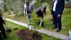 غرس نهال توسط رئیس سازمان بازرسی کل کشور به مناسبت روز درختکاری
