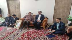 رئیس سازمان بازرسی با خانواده شهید احمد ناطق دیدار کرد