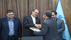  اسناد مالکیت برخی اراضی شهرستان میبد به صاحبان آنها اهدا شد