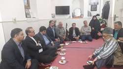 رئیس سازمان بازرسی کل کشور با خانواده شهید حسین کارگران دیدار کرد