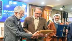 تقدیر از رئیس سازمان بازرسی کل کشور به‌دلیل نظارت مؤثر بر اجرای مصوبات شورای عالی انقلاب فرهنگی/ دبیر شورای عالی انقلاب فرهنگی: دکتر خدائیان اجرای مصوبات شورا را باورمندانه و مستمر پیگیری می‌کنند