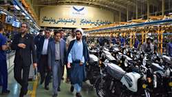 بازدید مدیرکل دفتر حمایت از سرمایه‌گذاری و تولید ملی سازمان بازرسی کل کشور و بازرس کل استان قم از گروه صنعتی نیرو موتور/ مشکل سند تفکیکی کارخانه رفع شد