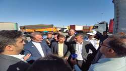بازدید رئیس سازمان بازرسی از پایانه مرزی شهید سلیمانی و گمرک تجاری مهران/ بررسی میدانی وضعیت صادرات و واردات/ گفت وگو با تعدادی از کامیون‌داران و کارگران/ محوطه حمل و تخلیه بار تجار ارزیابی شد